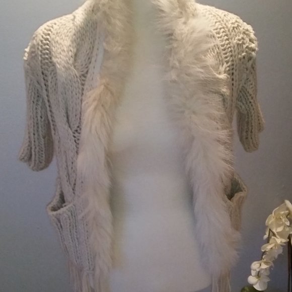 Peace & Love Urban Behavior cream short sleeve cardigan w/fringe & real fur trim - Picture 1 of 5
